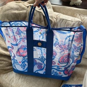 Huge Lilly Pulitzer Beach Bag w/ attachment